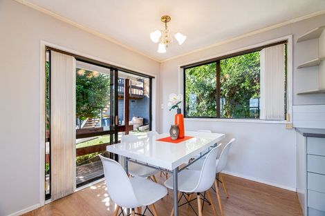 Photo of property in 2/84a Avonleigh Road, Green Bay, Auckland, 0604