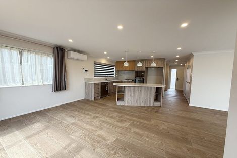 Photo of property in 7b Marco Place, Highland Park, Auckland, 2010