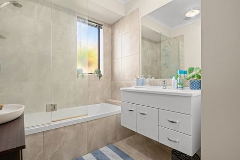 Photo of property in 2/16 Highgrove Drive, Grandview Heights, Hamilton, 3200