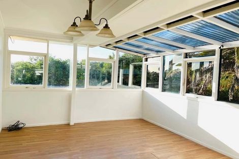 Photo of property in 33 Peach Road, Glenfield, Auckland, 0629