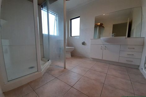 Photo of property in 17 Crimson Park, Oteha, Auckland, 0632