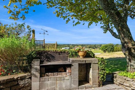 Photo of property in 568 South Road, Omata, New Plymouth, 4374