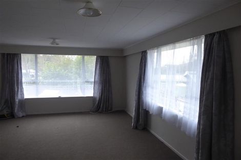 Photo of property in 87a Pinehaven Road, Pinehaven, Upper Hutt, 5019