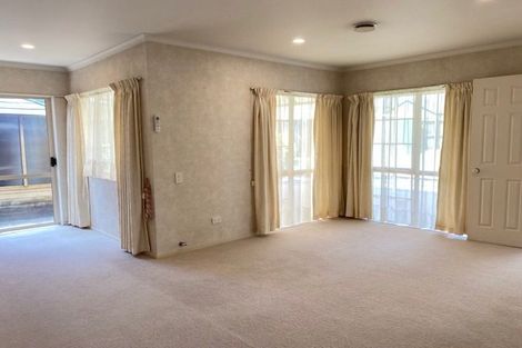 Photo of property in 14 Tolben Place, Golflands, Auckland, 2013