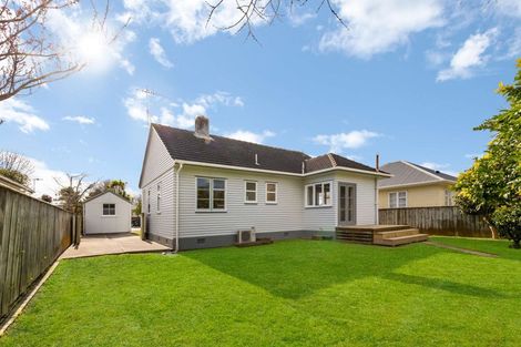 Photo of property in 23 Savage Crescent, West End, Palmerston North, 4412
