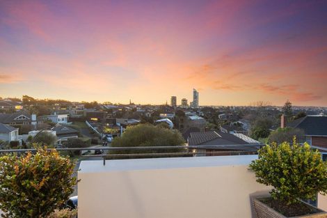 Photo of property in 1 Arthur Crescent, Hauraki, Auckland, 0622