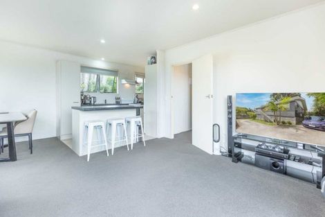 Photo of property in 33 Keegan Drive, Massey, Auckland, 0614