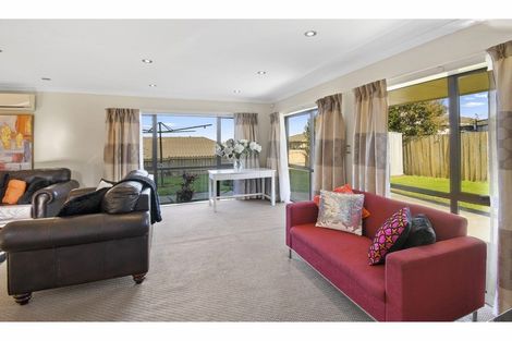 Photo of property in 32 Piper Place, Goodwood Heights, Auckland, 2105