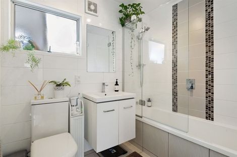 Photo of property in 100 Spinella Drive, Bayview, Auckland, 0629