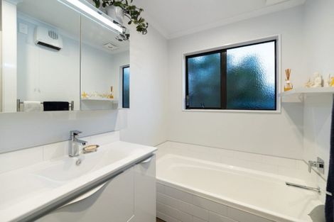 Photo of property in 4a Kimber Grove, Papamoa Beach, Papamoa, 3118