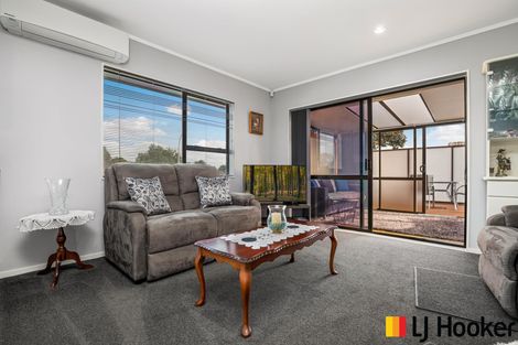 Photo of property in 1/3 Seaward Place, Wattle Downs, Auckland, 2103