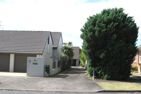 Photo of property in 2/9 Crete Avenue, Milford, Auckland, 0620
