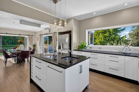 Photo of property in 873 Waitakere Road, Kumeu, 0891