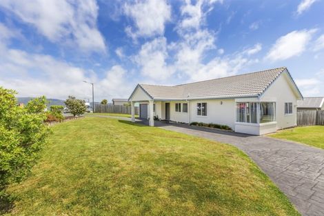 Photo of property in 2 Coventry Close, Ascot Park, Porirua, 5024