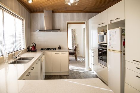 Photo of property in 12 Foxbridge Lane, Conifer Grove, Takanini, 2112