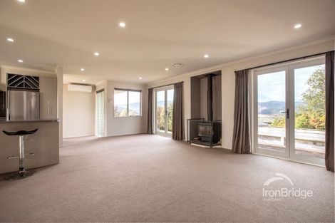 Photo of property in 31 Mcewen Crescent, Riverstone Terraces, Upper Hutt, 5018