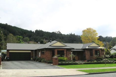 Photo of property in 90 Pinehaven Road, Pinehaven, Upper Hutt, 5019