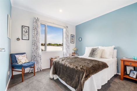 Photo of property in 32 Owen Chapman Drive, Red Beach, 0932