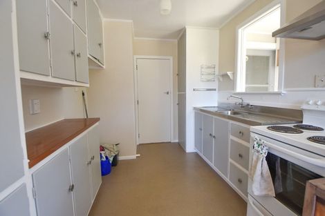 Photo of property in 5 Hughan Place, Carterton, 5713