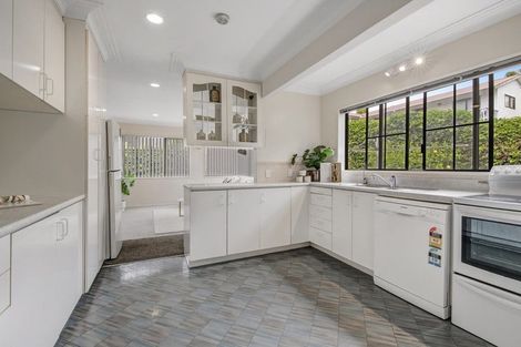 Photo of property in 9 St Lucia Place, Unsworth Heights, Auckland, 0632