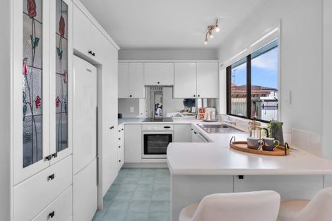 Photo of property in 1 Bolton Street, Blockhouse Bay, Auckland, 0600