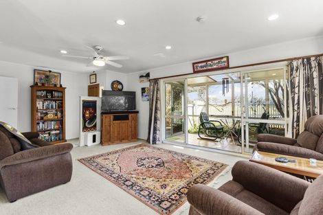 Photo of property in 2 Ashdown Place, Pahurehure, Papakura, 2113