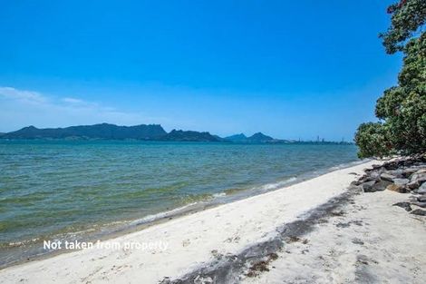 Photo of property in 10 Paradise Point Place, One Tree Point, 0118