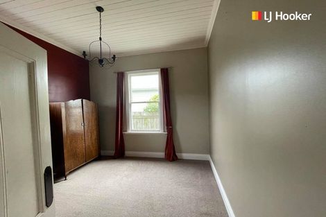 Photo of property in 122 Hargest Crescent, Saint Clair, Dunedin, 9012