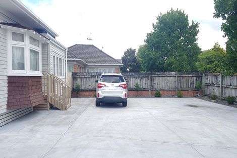 Photo of property in 29 Lincoln Road, Henderson, Auckland, 0610