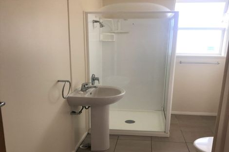 Photo of property in 1a Saulbrey Grove, Woburn, Lower Hutt, 5010