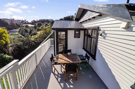 Photo of property in 55 Hungerford Road, Houghton Bay, Wellington, 6023