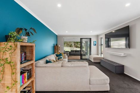 Photo of property in 19 Kawariki Road, Helensville, 0800