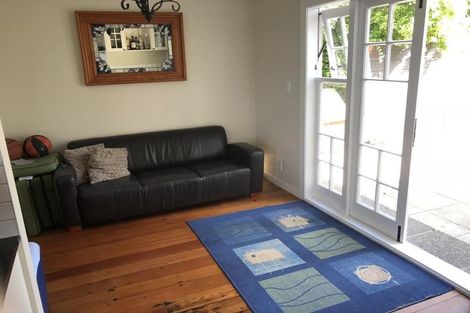 Photo of property in 9 Wadestown Road, Wadestown, Wellington, 6012