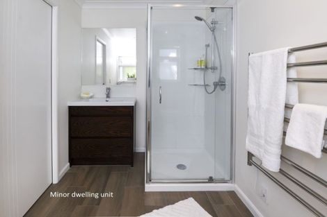 Photo of property in 102 Mellons Bay Road, Mellons Bay, Auckland, 2014