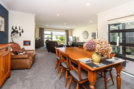 Photo of property in 4a Silkwood Place, Fitzherbert, Palmerston North, 4410