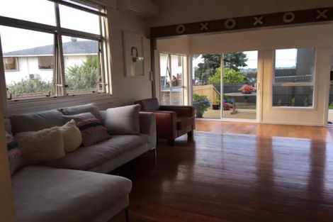 Photo of property in 63a Kiwi Esplanade, Mangere Bridge, Auckland, 2022