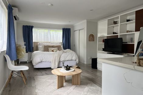 Photo of property in 8 Advene Road, Cockle Bay, Auckland, 2014