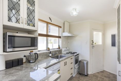 Photo of property in 17 Abraham Crescent, Milson, Palmerston North, 4414