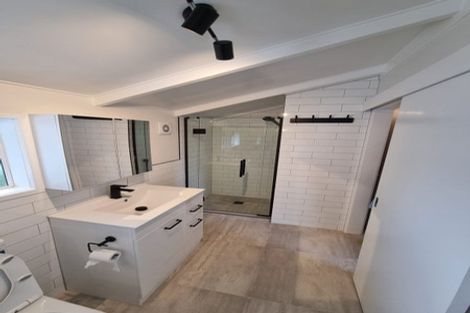 Photo of property in 2a Korau Road, Greenlane, Auckland, 1051