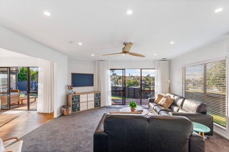 Photo of property in 22 Matisse Drive, West Harbour, Auckland, 0618