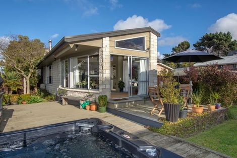 Photo of property in 56 Effingham Street, North New Brighton, Christchurch, 8083