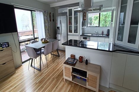 Photo of property in 2/213 Lake Road, Belmont, Auckland, 0622