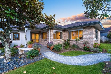 Photo of property in 1 Sandhurst Rise, Henderson, Auckland, 0612