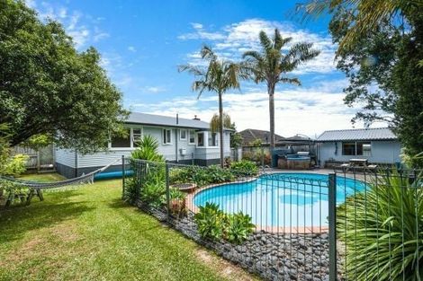 Photo of property in 6 Boler Place, New Lynn, Auckland, 0600