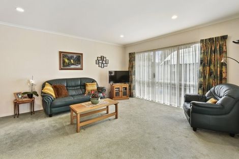 Photo of property in 13 Montilla Place, Manurewa, Auckland, 2102