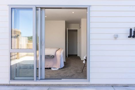 Photo of property in 9 Pine Hill Rise, Glenside, Wellington, 6037