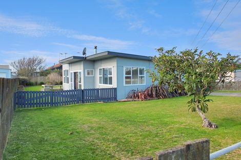 Photo of property in 27 Roore Street, Foxton Beach, Foxton, 4815