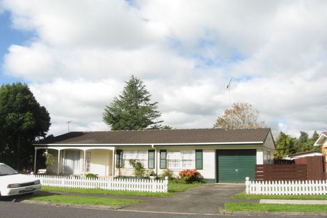 Photo of property in 38 Beechdale Crescent, Pakuranga Heights, Auckland, 2010