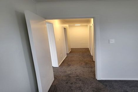 Photo of property in 4 Beazley Place, Glendene, Auckland, 0602