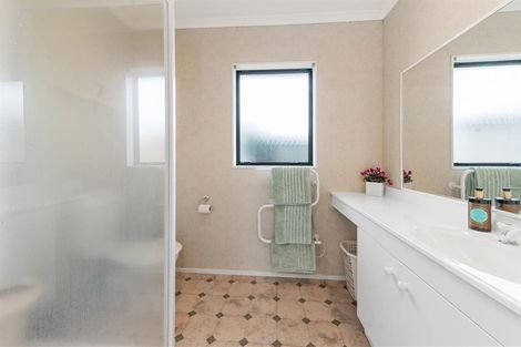 Photo of property in 44 Warwick Drive, Lynmore, Rotorua, 3010